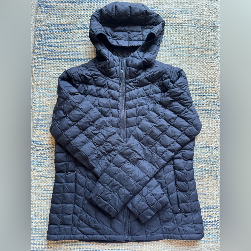 Women’s Quilted Northface Hooded Jacket, XL